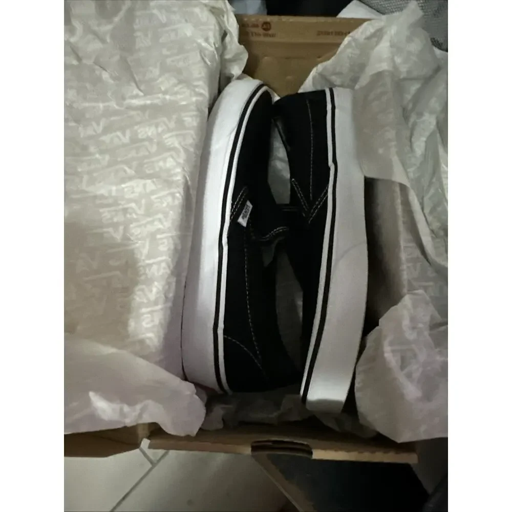New Men's Size 10 Vans Classic Slip-on Black White VN000EYEBLK